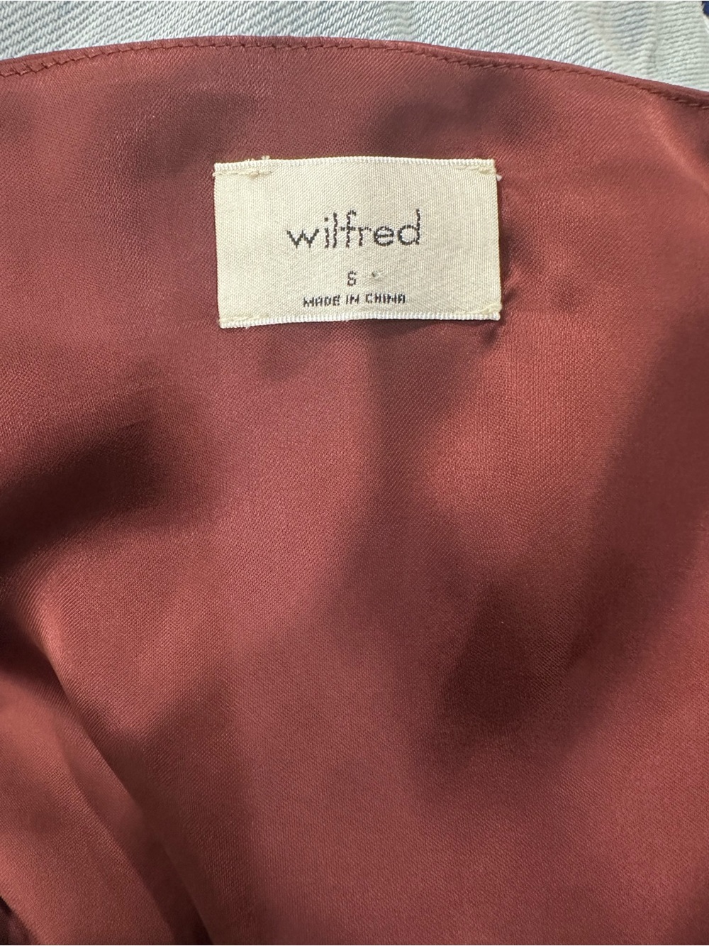 WILFRED ARITZIA Deep Burgundy V-Neck Long Sleeve Rhythm Dress Satin Size Small - Picture 10 of 12